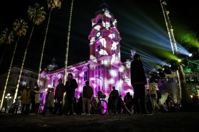PORTO ALEGRE, RS, BRASIL - 2022.05.21 - Noite dos Museus em Porto Alegre. Na foto: Memorial do Rio Grande do Sul e praça da alfândega. (Foto: ANDRÉ ÁVILA/ Agéncia RBS)Indexador: Andre Avila<!-- NICAID(15103104) -->