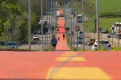 Equipes fazem os últimos ajustes antes de concluir  obra na Avenida Presidente Vargas; próxima etapa só começa em 2026<!-- NICAID(16130944) -->