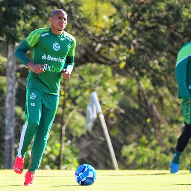 CAXIAS DO SUL, RS, BRASIL, 20/04/2023. Treino do Juventude no Centro de Formação de Atletas e Cidadãos (Cfac) - o Ju está disputando a série B do Campeonato Brasileiro. Na foto, lateral direito Reginaldo. (Porthus Junior/Agência RBS)Indexador:                                 <!-- NICAID(15408808) -->