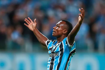 Gremio x FlamengoRS - FUTEBOL/CAMPEONATO BRASILEIRO 2023/GREMIO X FLAMENGO  - ESPORTES - Lance da partida entre Gremio e Flamengo disputada na noite desta quarta-feira na Arena do Gremio, em partida valida pela Campeonato Brasileiro 2023. FOTO: LUCAS UEBEL/GREMIO FBPAEditoria: SPOLocal: Porto AlegreIndexador: Lucas UebelSecao: futebolFonte: Gremio.netFotógrafo: Gremio x Flamengo<!-- NICAID(15972466) -->