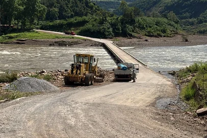 Obras no acesso à ponte entre Bento Gonçalves e Cotiporã alteram trânsito.<!-- NICAID(16141664) -->