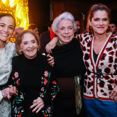 Homenageadas do Festival de Cinema de Gramado, a atriz Alice Braga, ao lado de Laura Cardoso, a produtora executiva Lucy Barreto e a atriz Ingrid Guimarães.<!-- NICAID(15515131) -->