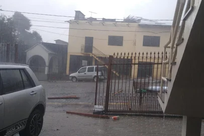 Temporal causa destelhamentos em casas, UBS, escola e clube em Fagundes Varela<!-- NICAID(15383759) -->