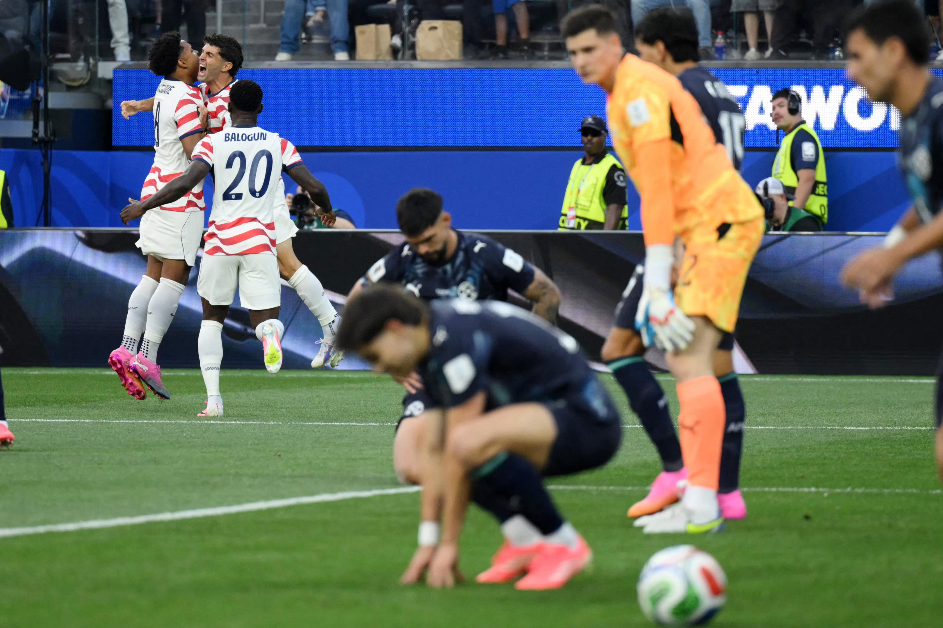 Resultados da Copa: EUA goleiam Paraguai e Canadá empata com Bósnia