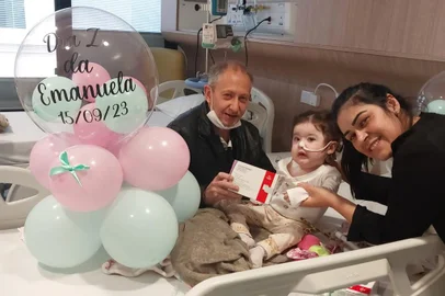 Emanuela Castanho Gasperin, dois anos, diagnosticada com atrofia muscular espinhal, recebeu a dose de Zolgensma nesta sexta (15). <!-- NICAID(15542107) -->