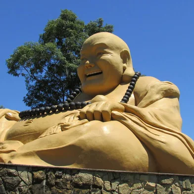 Estátua em templo budista de Foz do Iguaçu (PR). Buda sentado tem 7 metros de altura.<!-- NICAID(11067792) -->