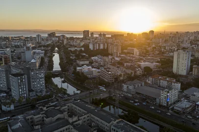 PORTO ALEGRE, RS, BRASIL - 03/12/2024 - Materia especial sobre o Arroio Dilúvio - Na imagem, o Arroio Cascata. FOTO: JEFFERSON BOTEGA, AGÊNCIA RBS<!-- NICAID(15927391) -->