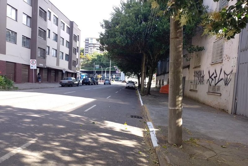 Retiradas vagas exclusivas para estacionamento de ônibus próximo à rodoviária de Caxias do Sul. Trecho fica no lado direito do final da Rua Venâncio Aires.<!-- NICAID(15298343) -->