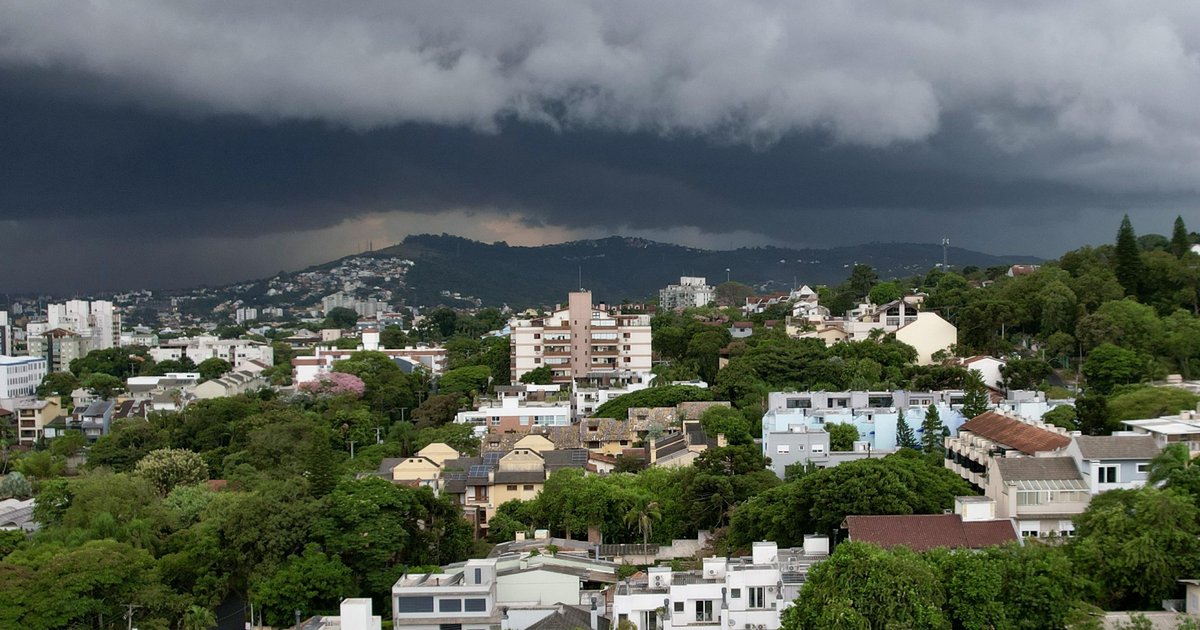 Temporal causa estragos em hospitais e postos de saúde de Porto Alegre