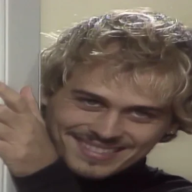Alexandre (Guilherme Fontes) em A Viagem<!-- NICAID(15442470) -->