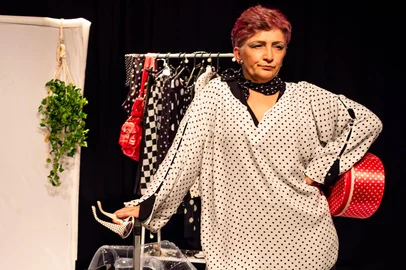 Temporada Teatro Para Todos, com a apresentação da peça "Bernardete 50+", com Zica Stockmans, no Espaço da Tem Gente Teatrando, neste final de semana, em Caxias do Sul.<!-- NICAID(16009502) -->