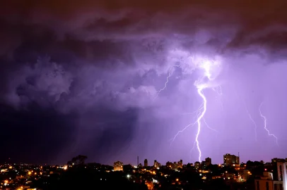 Fotos feitas da janela do fotógrado Diogo Zanatta, usadas em matéria do aniversário de Passo Fundo<!-- NICAID(15497628) -->