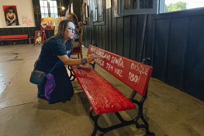 Galeria Estação da Arte / Divulgação Galeria Estação da Arte recebe Banco Vermelho em ação simbólica de combate ao feminicídio<!-- NICAID(16241058) -->