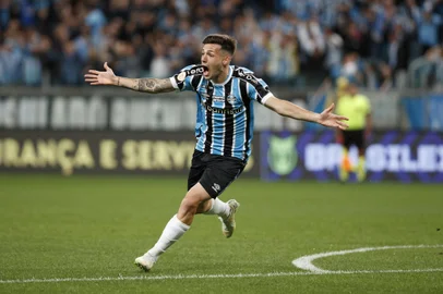 18/10/2023 - ARENA DO GRÊMIO - PORTO ALEGRE, RS - GRÊMIO x ATHLÉTICO, MG - BRASILEIRÃO, SÉRIE A - FOTO: JEFFERSON BOTEGA, AGÊNCIA RBS<!-- NICAID(15572740) -->