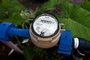 Moradores reclamam de aumento das contas de água após troca de hidrômetros em Passo Fundo<!-- NICAID(15727185) -->