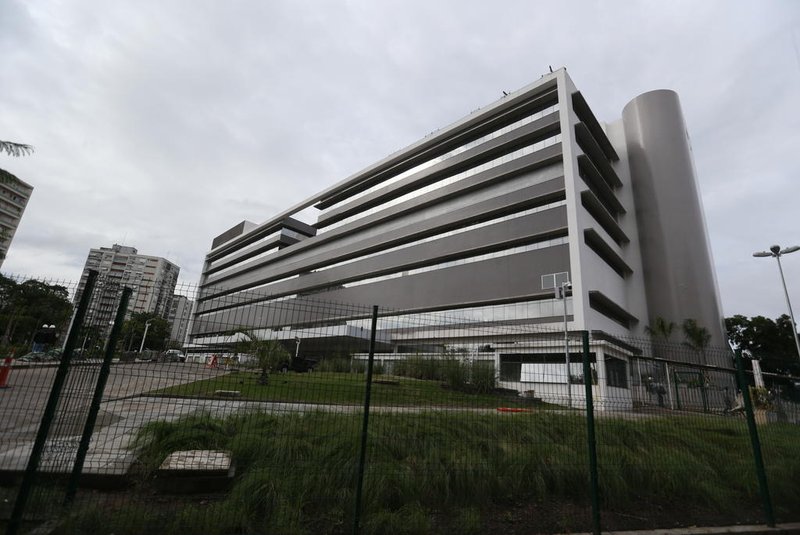 PORTO ALEGRE-RS- BRASIL- 20190701-  A ampliação do Hospital de Clínicas de Porto Alegre entra em uma nova fase. Com o término das obras em junho, os dois novos prédios começam a ser vistoriados. É a chamada fase de transferência de operação. Onde  será conferida a adequação das instalações, acabamentos, sistemas elétrico e de climatização, elevadores, além de outros detalhes e das condições de segurança para pacientes e profissionais.FOTO FERNANDO GOMES/ ZERO HORA.<!-- NICAID(14145206) -->