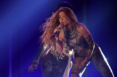 Colombian singer Shakira performs on stage during the 24th Annual Latin Grammy Awards ceremony at the Conference and Exhibition Centre (FIBES) in Sevilla on November 16, 2023. The Annual Latin Grammy Awards ceremony takes place for the first time out of US, gathering the most popular artists of the Latin world at the Conference and Exhibition Centre (FIBES) in Sevilla. (Photo by CRISTINA QUICLER / AFP)Editoria: ACELocal: SevilleIndexador: CRISTINA QUICLERSecao: musicFonte: AFPFotógrafo: STR<!-- NICAID(15600473) -->