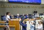 Estudante de oito anos pede valorização das escolas na posse do novo presidente da Câmara de Porto Alegre
