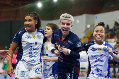 Celemaster goleia Malgi na primeira final do Gauchão feminino 2025.