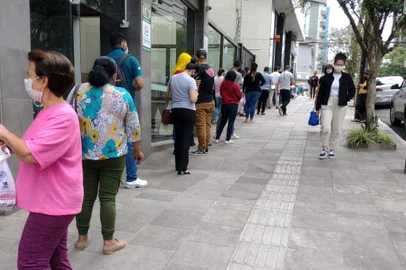 Em dois dias, laboratório em Caxias realiza 500 testes de covid-19 e vê demanda crescer 200% em uma semana<!-- NICAID(14986195) -->