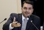 Flávio anuncia retorno de Bolsonaro ao Brasil em 15 de março, mas volta atrás minutos depois