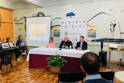 Abertura da Campanha da Fraternidade: Estão na mesa bispo Diocesano, Dom José Gislon, Diretora de segurança nutricional da Prefeitura, Cristina Gregoletto, Pe. Leonardo Pereira<!-- NICAID(15356298) -->