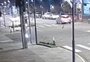 Policial militar é atropelado após condutor furar barreira em Marau; assista ao vídeo