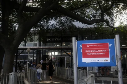 PORTO ALEGRE, RS, BRASIL, 22-04-2026: A unidade de terapia intensiva (UTI) neonatal do Hospital Femina esta fechada temporariamente devido a identificacao de uma bacteria pan-resistente. Ao todo, 34 pacientes estavam hospitalizados na UTI neonatal. Quatro deles testaram positivo para a bacteria. Um dos bebes infectados morreu. Foto: Mateus Bruxel/Agencia RBSIndexador: MATEUS BRUXEL<!-- NICAID(16270937) -->