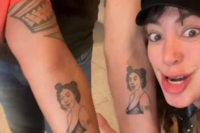 Pais de Nicole Louise, do "Estrela da Casa", tatuam careta da influenciadora no braço.<!-- NICAID(15880703) -->