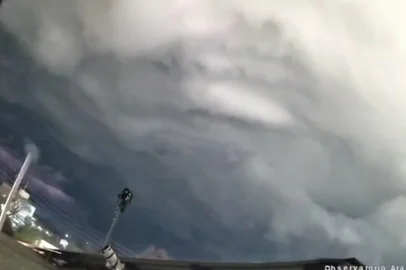 Passo Fundo teve mais de 2,7 mil raios nas últimas 12h; assista ao vídeo<!-- NICAID(16135831) -->