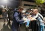 Grêmio tem recepção calorosa na chegada em Curitiba; veja a lista de relacionados