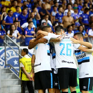 RS - FUTEBOL/COPADO BRASIL 2016/GREMIO X CRUZEIRO - ESPORTES - Lance da partida entre Cruzeiro e Gremio disputada na noite desta quarta-feira, no Estadio Mineirao em Belo Horizonte, valida pelo jogo de ida semifinal da Copa do Brasil 2016. FOTO: LUCAS UEBEL/GREMIO FBPA<!-- NICAID(12528023) -->