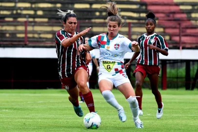 O Brasil de Farroupilha se despediu do Campeonato Brasileiro A-2 nesta sexta-feira (13). A equipe da Serra acabou derrotada para o Fluminense, pelo placar de 3 a 0, no Estádio Giulite Coutinho, em Mesquita.<!-- NICAID(14642585) -->