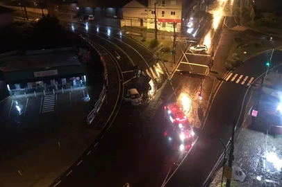 Acidente deixa cinco feridos na Avenida São Leopoldo<!-- NICAID(15420677) -->