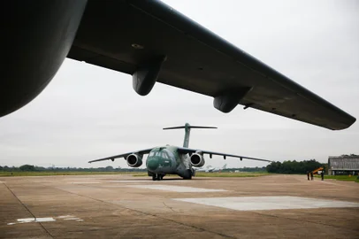 Canoas, RS Brasil -  Base Aérea de Canoas opera recebendo vôos particulares para doações e trânsito de profissionais para ajuda humanitária e também para envio de mantimentos até áreas ainda isoladas ou necessitadas. Foto: Jonathan Heckler / Agencia RBS<!-- NICAID(15765451) -->