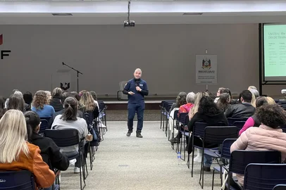 Encontro de professores com MP<!-- NICAID(16105879) -->