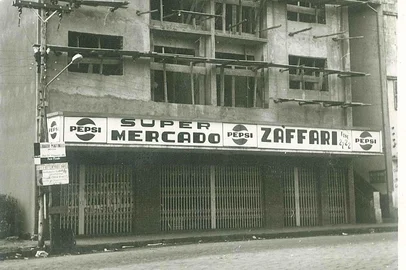 Prédio do Supermercado Zaffari, Av. Presidente Vargas, n° 290, em Passo Fundo. Aberto pela Comercial Zaffari em 1968. Foto de 1969.<!-- NICAID(16179239) -->