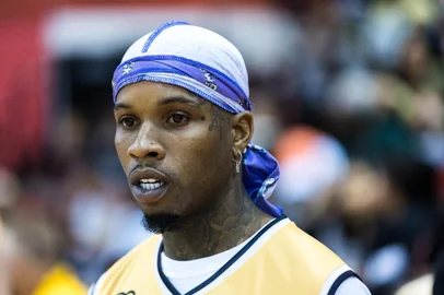 (FILES) Tory Lanez attends the 2022 Parlor Games Celebrity Basketball Classic at the Cox Pavilion on April 30, 2022 in Las Vegas, Nevada. Canadian rapper Tory Lanez, convicted of shooting US artist Megan Thee Stallion in the feet during a drunken argument after a Hollywood party, was sentenced on August 8, 2023 to 10 years in prison. (Photo by Greg Doherty / GETTY IMAGES NORTH AMERICA / AFP)Editoria: ACELocal: Las VegasIndexador: GREG DOHERTYSecao: celebrityFonte: GETTY IMAGES NORTH AMERICAFotógrafo: STR<!-- NICAID(15505592) -->