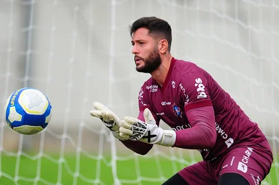 Porthus Junior / Agencia RBS CAXIAS DO SUL, RS, BRASIL, 25/04/2024. Treino do Caxias no CT Baixada Rubra Vanderlei Bersaghi. SER Caxias está disputando a série C do Campeonato Brasileiro 2024. Na foto, Na foto, goleiro Thiago Coelho. (Porthus Junior/Agência RBS)Indexador: <!-- NICAID(15745442) -->