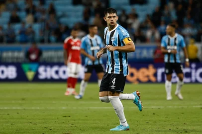 PORTO ALEGRE, RS, BRASIL - 19/04/2025 - Gre-Nal 447: Grêmio e Inter se encontram em campo, novamente, pela Série A do Campeonato Brasileiro. FOTO: RENAN MATTOS / AGÊNCIA RBSIndexador: Andre Avila<!-- NICAID(16020430) -->