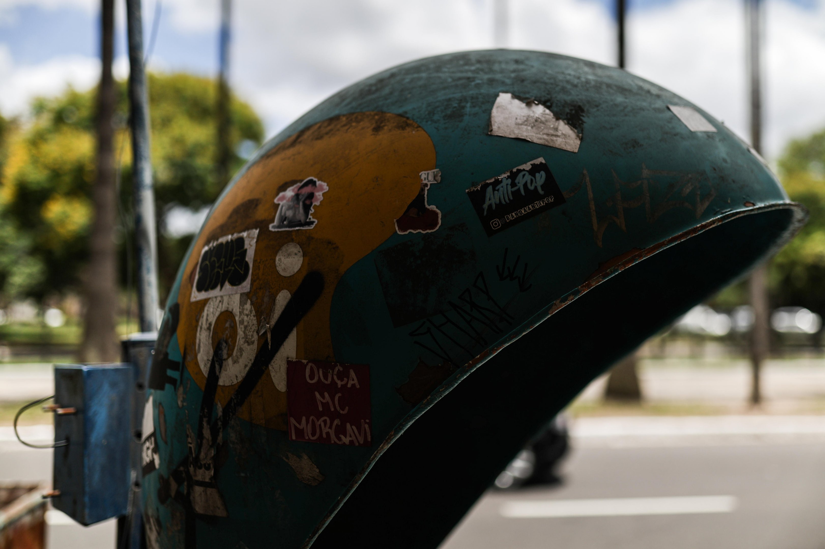 Um t&eacute;rmino por liga&ccedil;&atilde;o a cobrar e um colecionador de 900 cart&otilde;es: as hist&oacute;rias por tr&aacute;s dos orelh&otilde;es