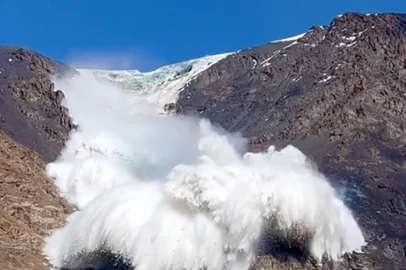 O britânico Harry Shimmin estava em uma montanha no Quirguistão quando foi surpreendido por uma avalanche de neve. O turista registrou o fenômeno natural e publicou o vídeo nas redes sociais.<!-- NICAID(15145647) -->