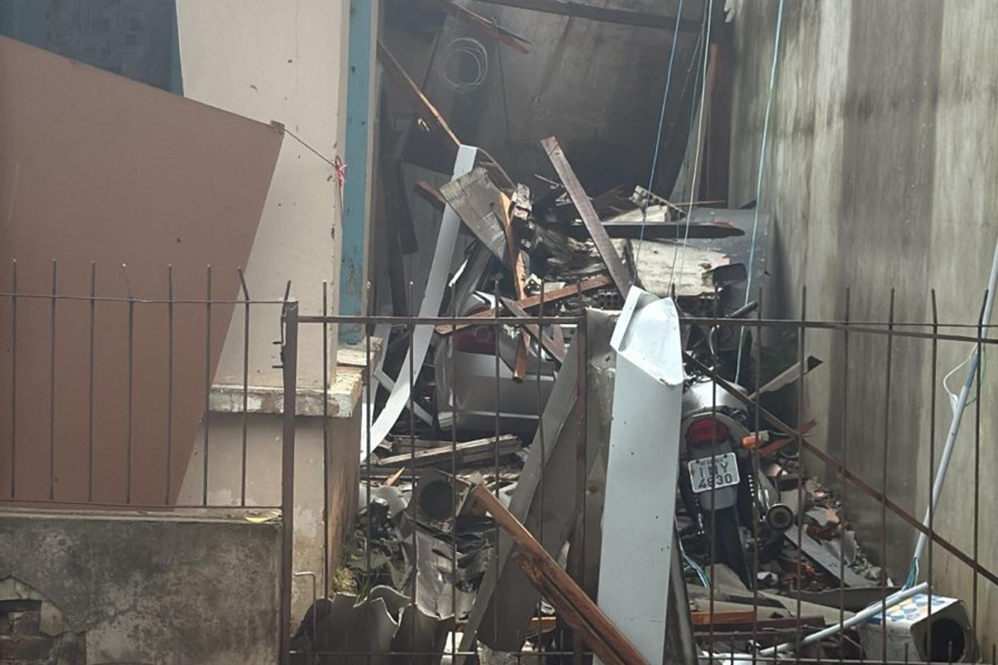 Ap&oacute;s calor&atilde;o, RS registra tornado e temporal; 13 cidades contabilizam estragos