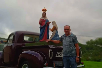 José Bassoto, 64 anos, é devoto de Nossa Senhora de Caravaggio e um dos organizadores da pré-romaria de carros antigos que ocorre neste sábado (23).<!-- NICAID(15076237) -->