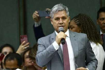 O ministro do Desenvolvimento Agrário e Agricultura Familiar, Paulo Teixeira, assume o cargo em cerimônia no auditório da Companhia Nacional de Abastecimento (Conab).<!-- NICAID(15312116) -->