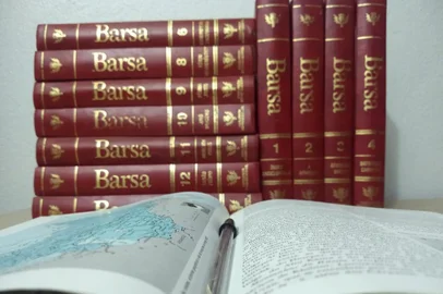 Coleção Enciclopédia Barsa<!-- NICAID(14961374) -->