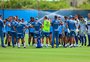 Ainda sem Diego Costa e Du Queiroz, Grêmio treina com a presença de jogadores da base