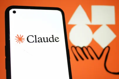 Plataforma de inteligência artificial Claude.<!-- NICAID(16244677) -->