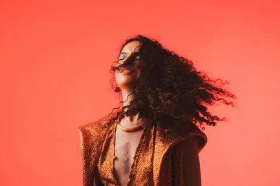Na sexta, dia 15 de agosto, o Movimento de Arte e Saberes Dércio Marques Dandô Caxias do Sul recebe no palco do Teatro Valentim a cantora, compositora, multi-instrumentista e atriz Mariana Stedele, que vem incendiando a cena com seu primeiro show autoral: "Língua de Fogo".<!-- NICAID(16100568) -->