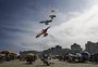 Domingo de sol e calor atrai banhistas para a praia de Capão da Canoa
